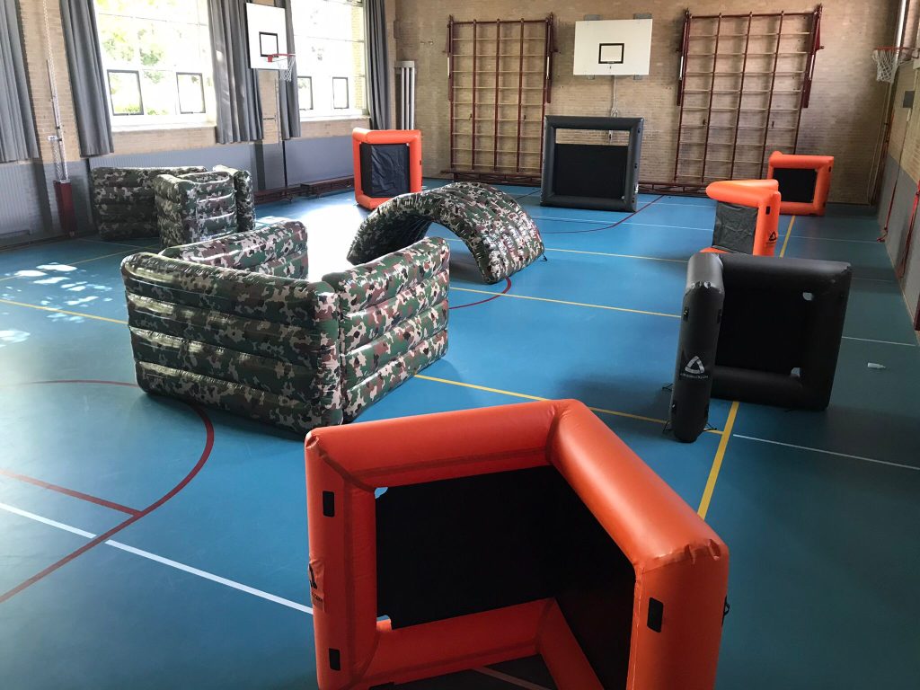 lasergame obstakels in een gymzaal